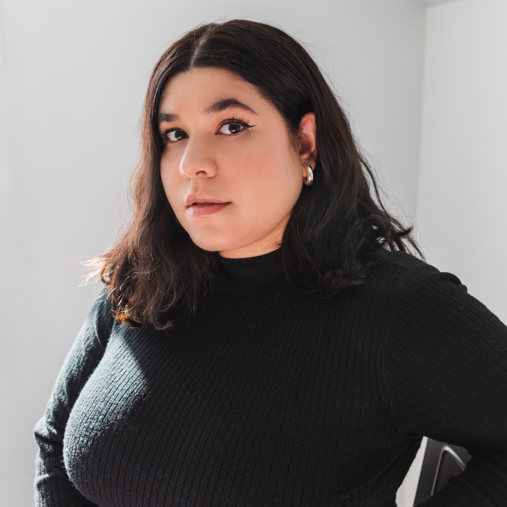 Leslie Sainz: A New Voice in Contemporary Poetry