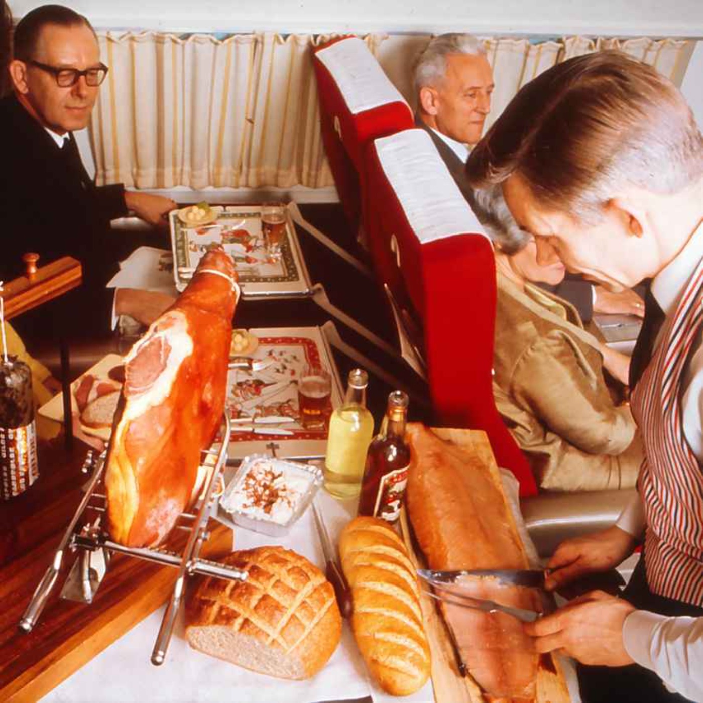 The Glory Days of In-Flight Dining: From Smorgasbord to Baked Alaska - podcast episode cover